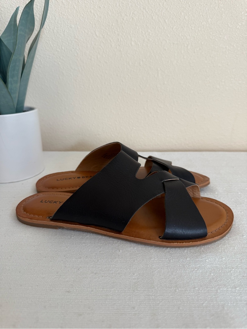 New Lucky Brand Black Slide Sandals with Tan Footbed
